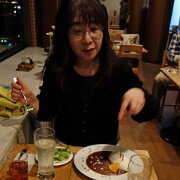 DSC01002AI  工場夜景カレー　煙がないですと指摘しています