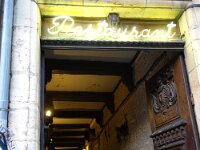 La dame d'aquitaine  Entrance of restaurant La dame d'aquitaine 19:50 12/09/2014
