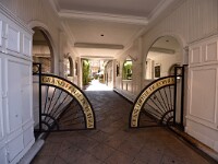 Grand Hotel de l'Opera  ホテルに入ります
