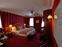 Grand Hotel de l'Opera 3  部屋は冷房が効いていました。よかった。