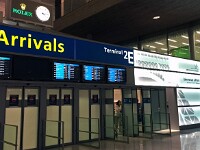 Paris CDG(AM415)  パリ CDG 到着。まだ ＡＭ４：１５