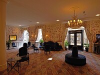 Toulouse Grand Hotel de l'Opera  １０時にホテルにチェックイン。１３時に部屋の準備ができるとの事。市内散策に向かいます。