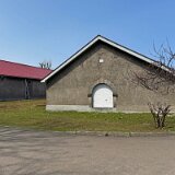 IMG 8113te  貯蔵庫　石づくりの外壁が夏でも冷気を保ちます